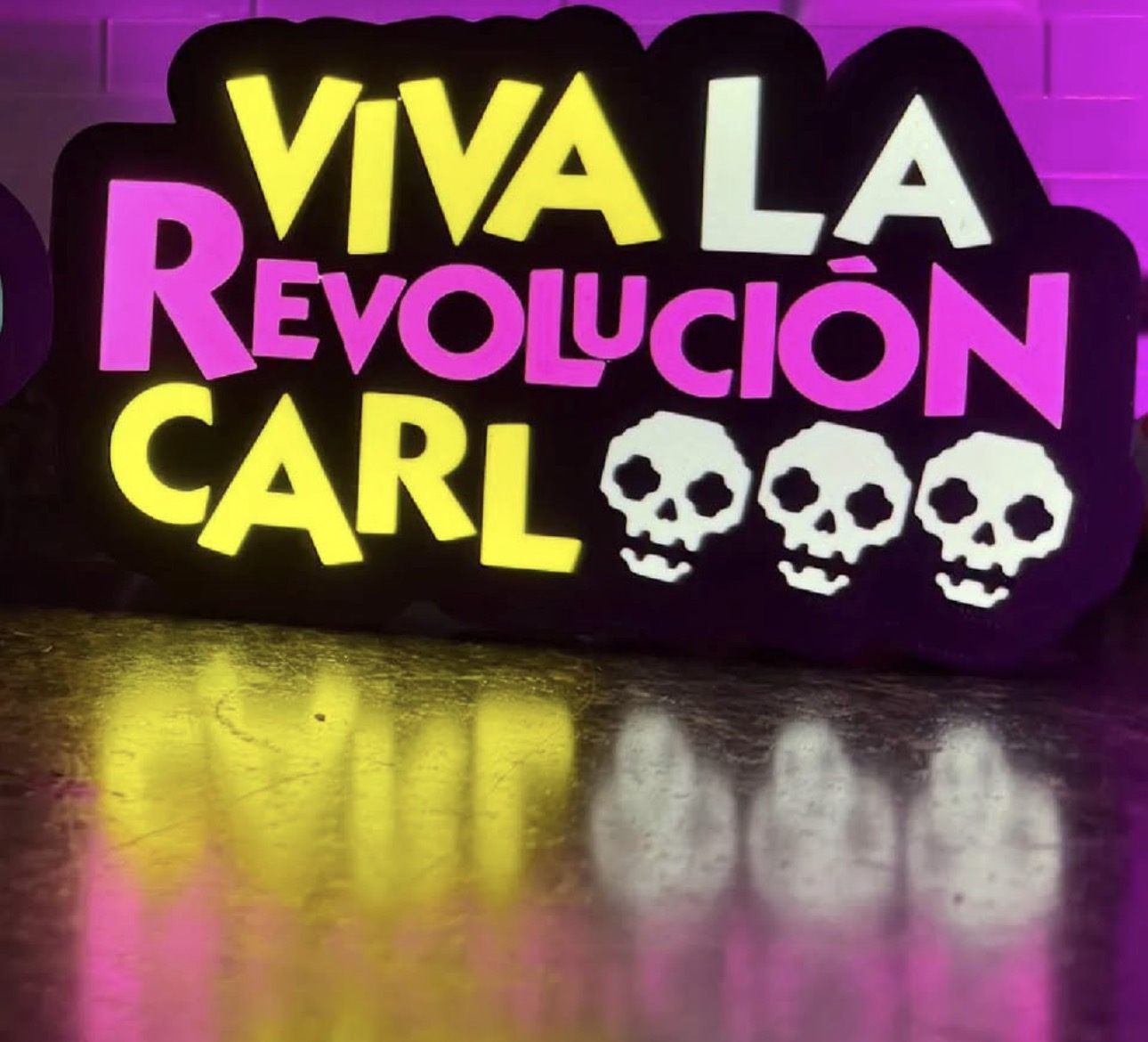 DCC Viva La Revolution Carl Lightbox